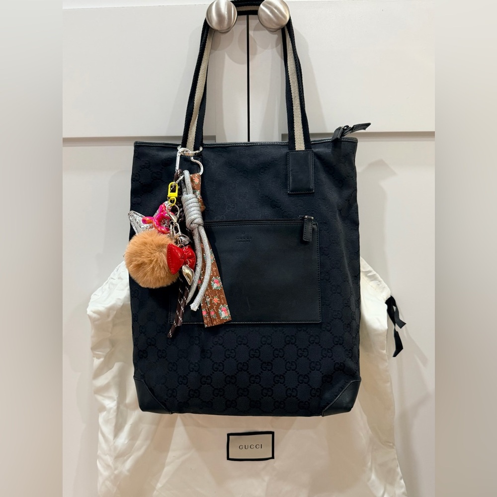 Gucci GG Black Canvas Large Tote with Gucci Dust Bag & Keychain (PreLOVED)❣️